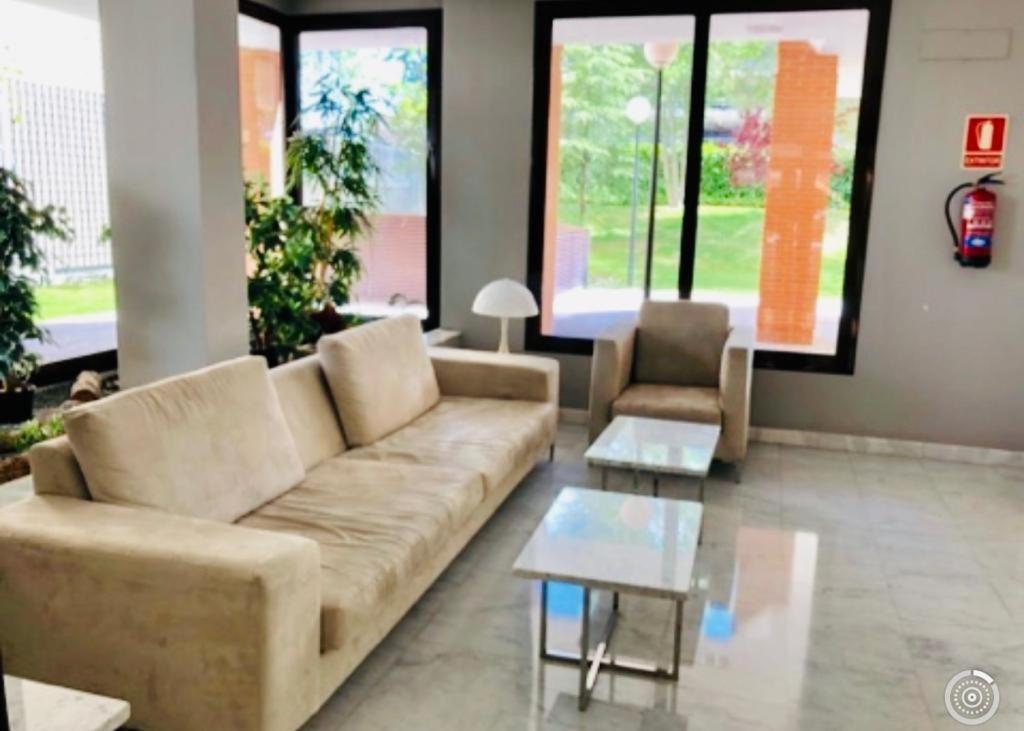 Suites Madrid Belfast 13 Ifema Airport Εξωτερικό φωτογραφία